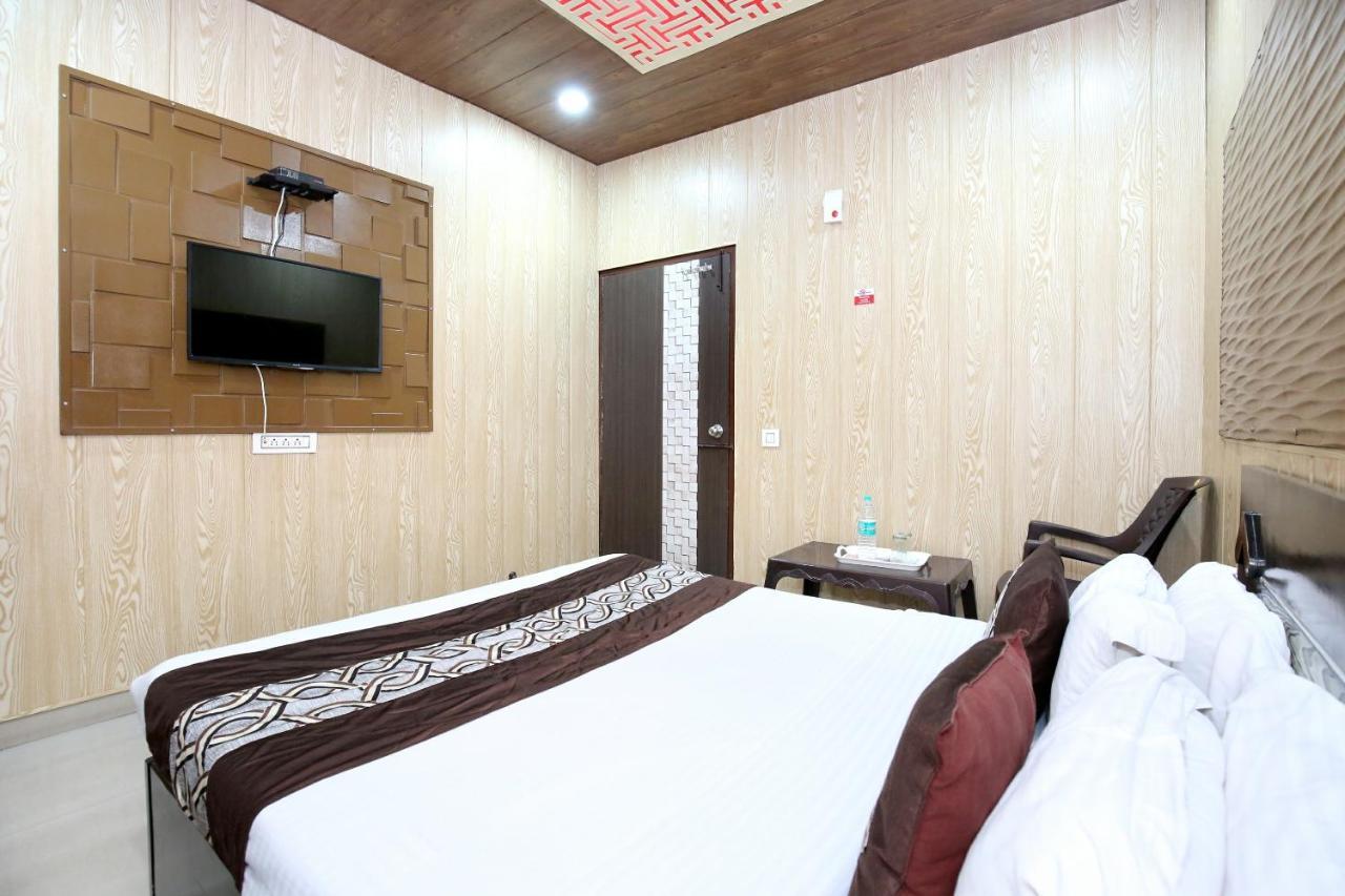 Oyo 8105 Royale Guest House Ludhijána Exteriér fotografie